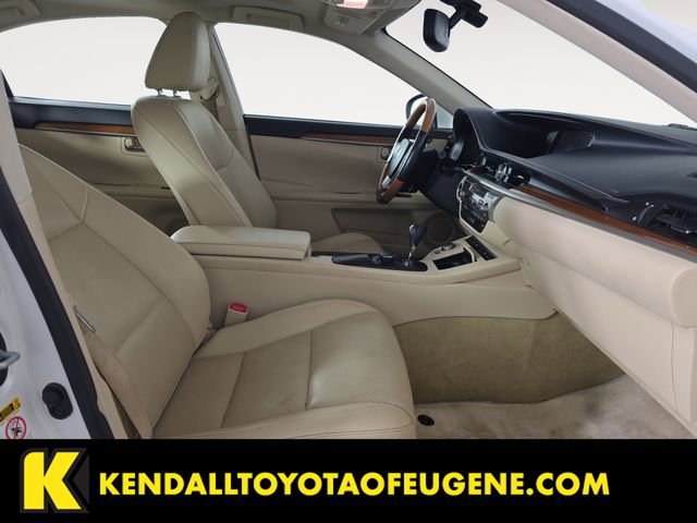 Used 2015 Lexus ES 300h w/ Premium Package w/Bamboo Trim FWD image 10
