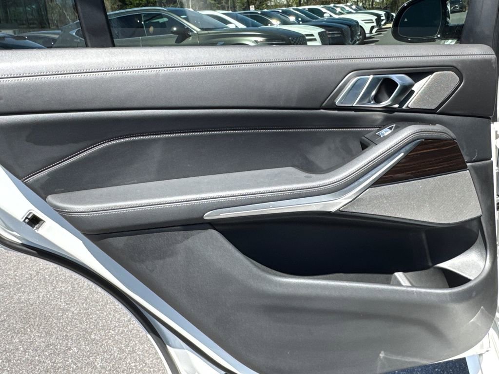 Used 2023 BMW X7 xDrive40i w/ Dynamic Handling Package image 24