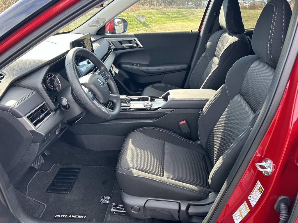 New 2026 Mitsubishi Outlander ES FWD image 19