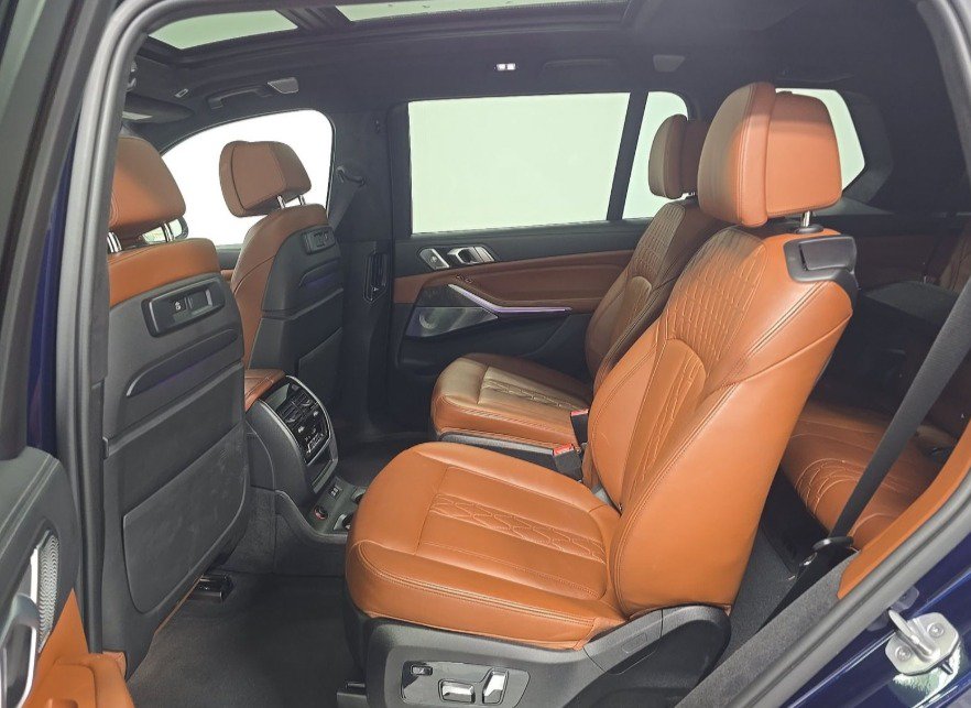 Used 2021 BMW X7 M50i w/ Dynamic Handling Package AWD/4WD image 8