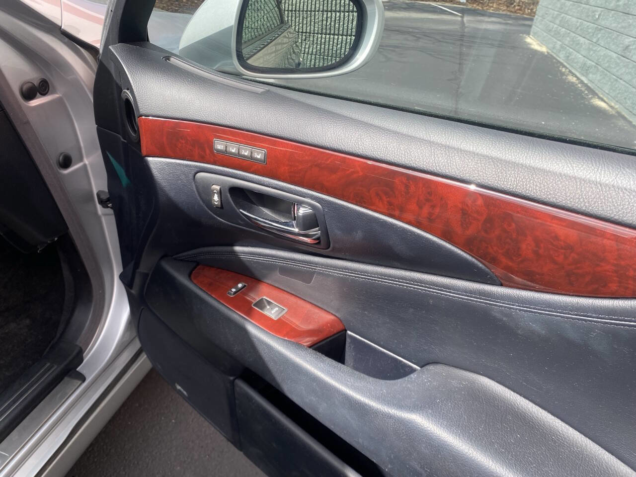 Used 2010 Lexus LS 460 AWD image 25