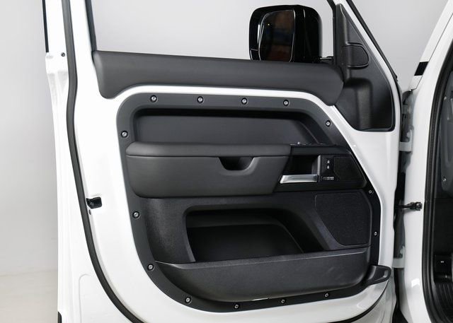 New 2026 Land Rover Defender 110 X-Dynamic SE image 25