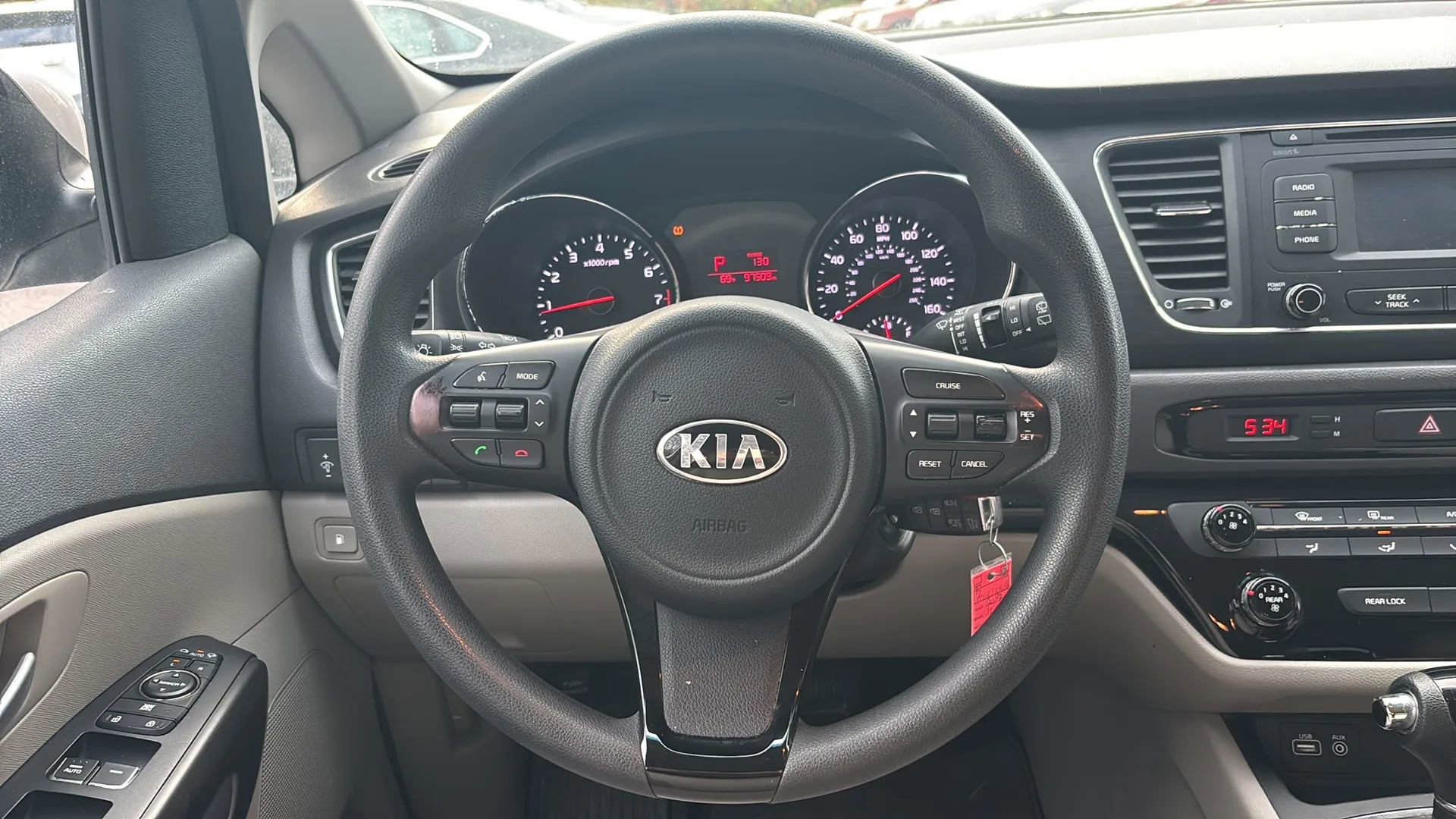 Used 2017 Kia Sedona LX image 29