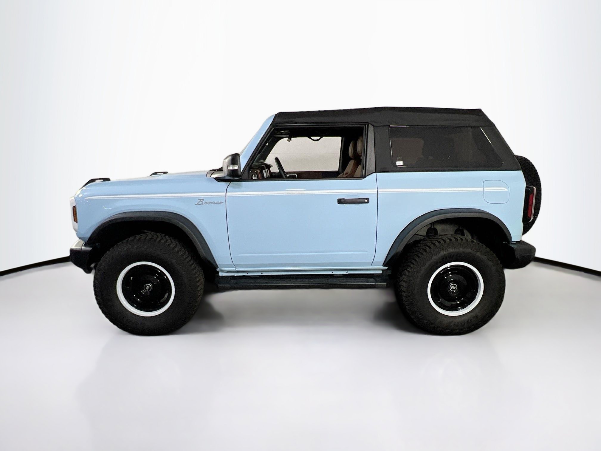 Used 2024 Ford Bronco Heritage Edition AWD/4WD image 8