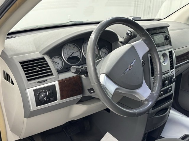 Used 2010 Chrysler Town & Country Touring image 17