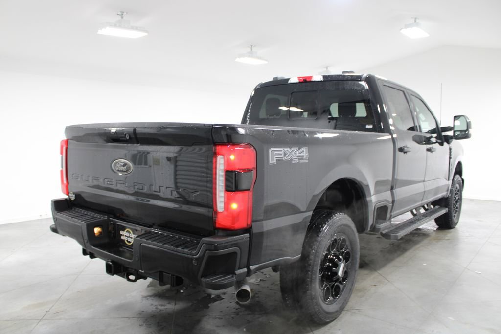 New 2026 Ford F250 Lariat w/ Black Appearance Package image 8