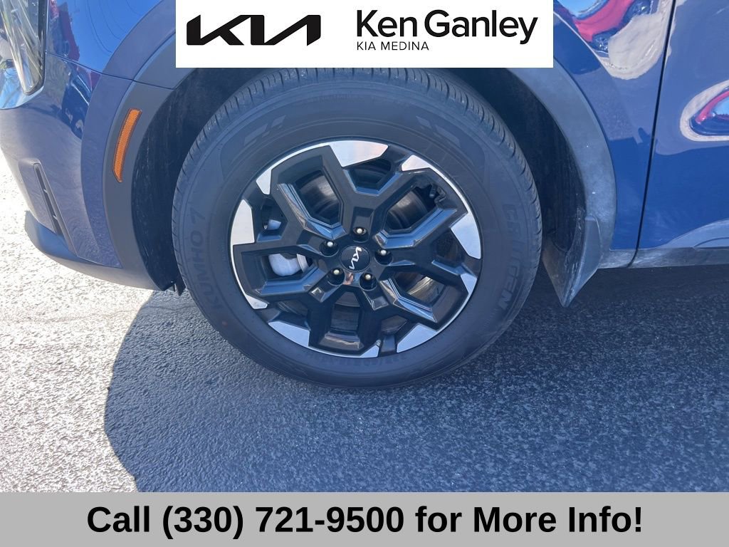 Certified 2025 Kia Sorento S FWD image 17