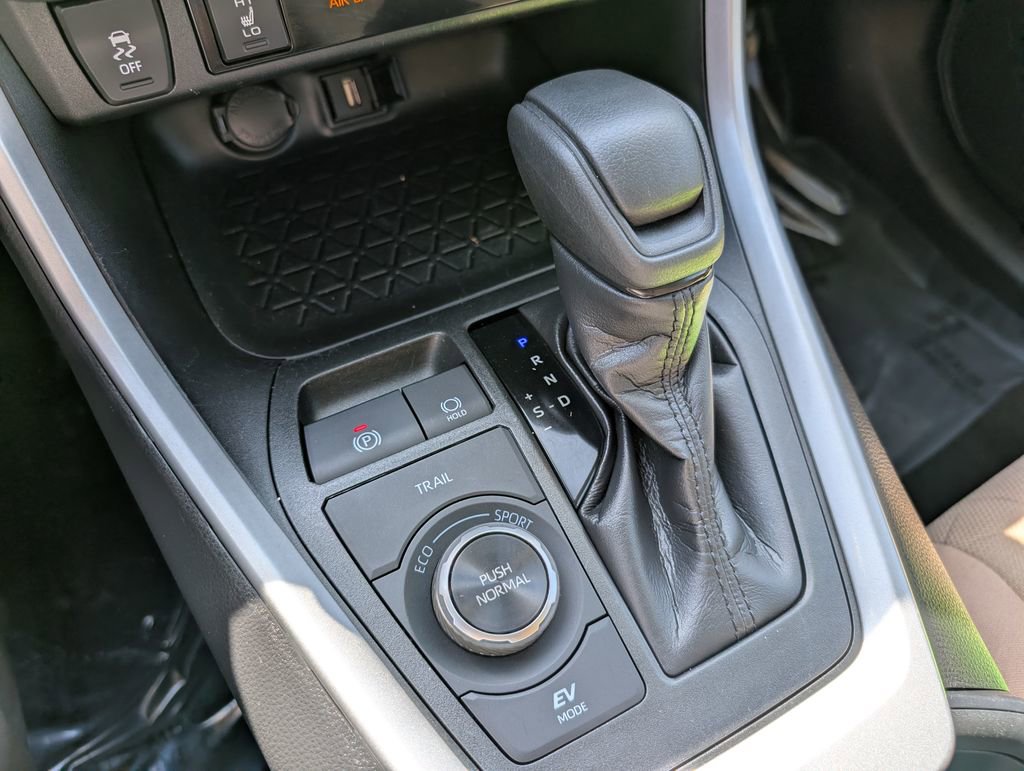 Used 2020 Toyota RAV4 XLE w/ Convenience Package AWD/4WD image 22