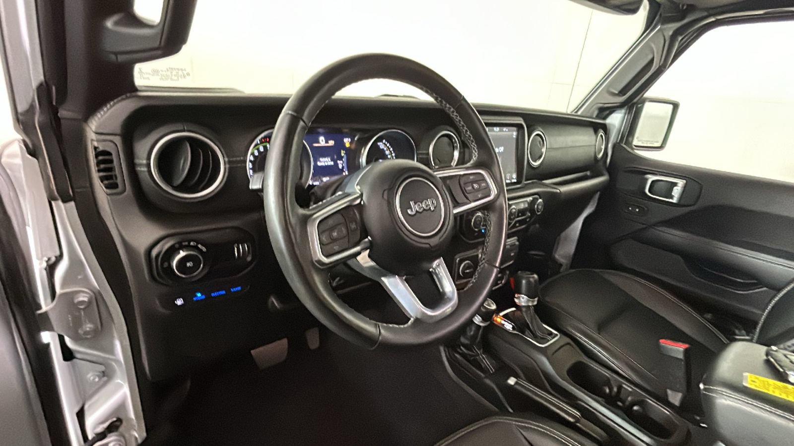 Used 2023 Jeep Wrangler Unlimited Sahara w/ Cold Weather Group AWD/4WD image 16