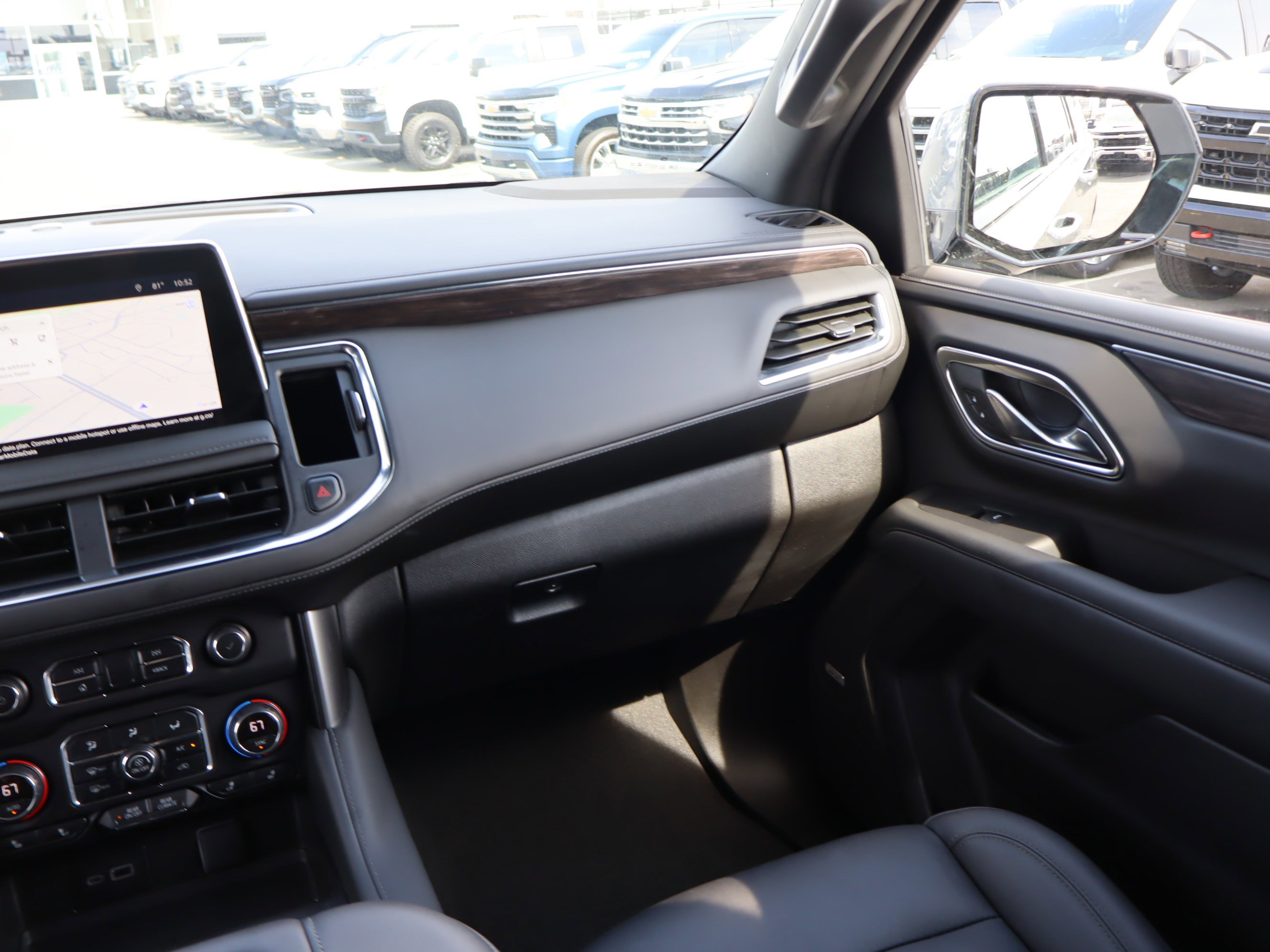 Used 2024 Chevrolet Suburban Z71 w/ Luxury Package image 16