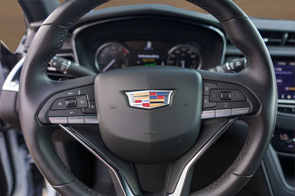 Used 2025 Cadillac XT6 Luxury w/ LPO, Bronce Accent Package FWD image 12