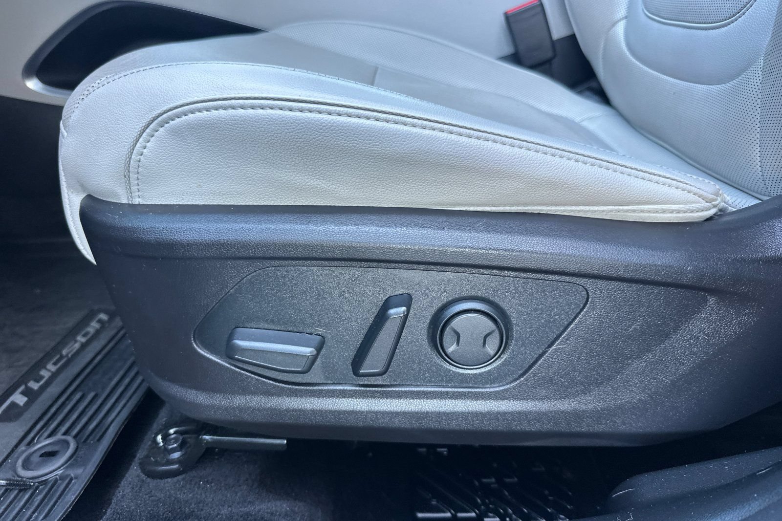 Used 2022 Hyundai Tucson Limited AWD/4WD image 13