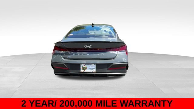 Used 2026 Hyundai Elantra Sport FWD image 8