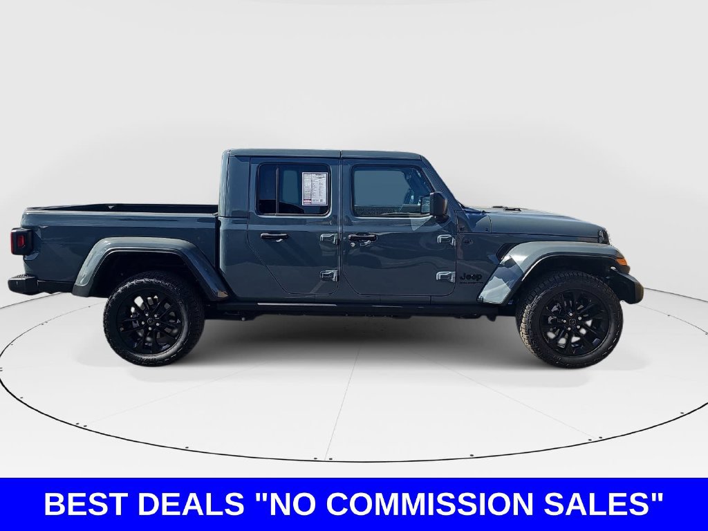 Used 2025 Jeep Gladiator Sport AWD/4WD image 2