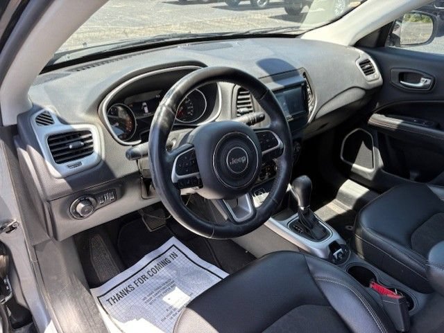 Used 2018 Jeep Compass Latitude w/ Popular Equipment Group FWD image 9