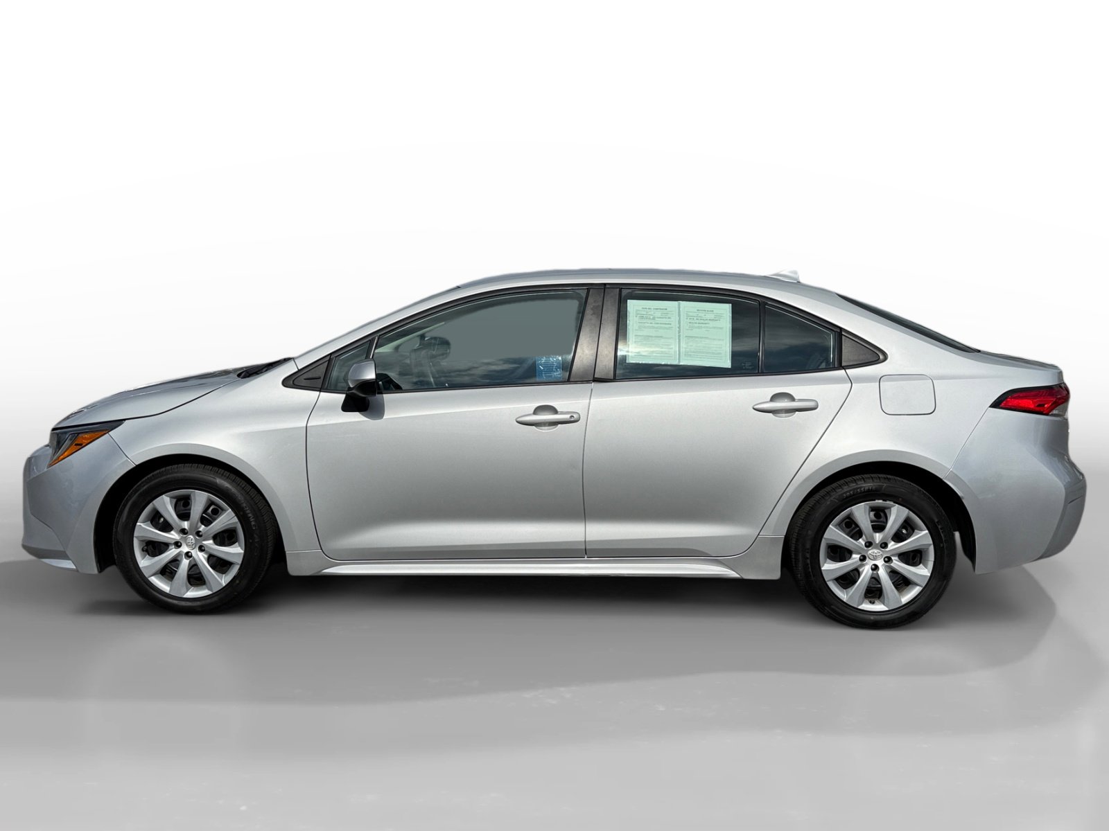 Used 2023 Toyota Corolla LE FWD image 2