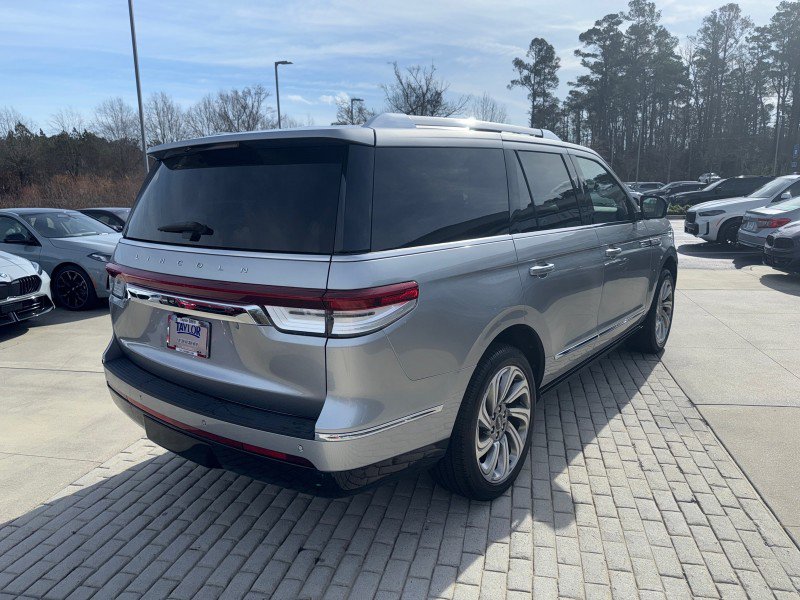Used 2022 Lincoln Navigator Reserve image 5
