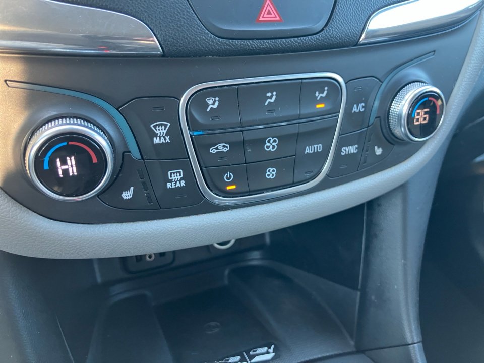 Used 2018 Chevrolet Equinox Premier image 22