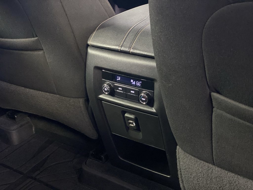Used 2021 Chevrolet Traverse LT FWD image 27