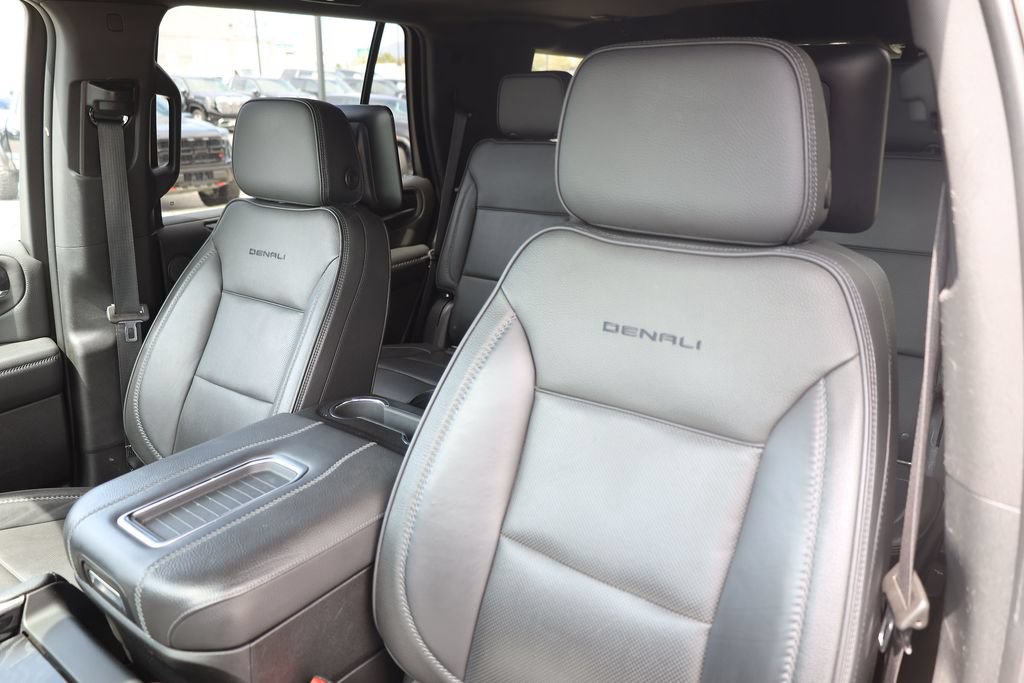 Used 2022 GMC Yukon Denali w/ Denali Ultimate Package AWD/4WD image 17