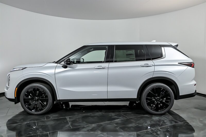 New 2026 Mitsubishi Outlander LE FWD image 6