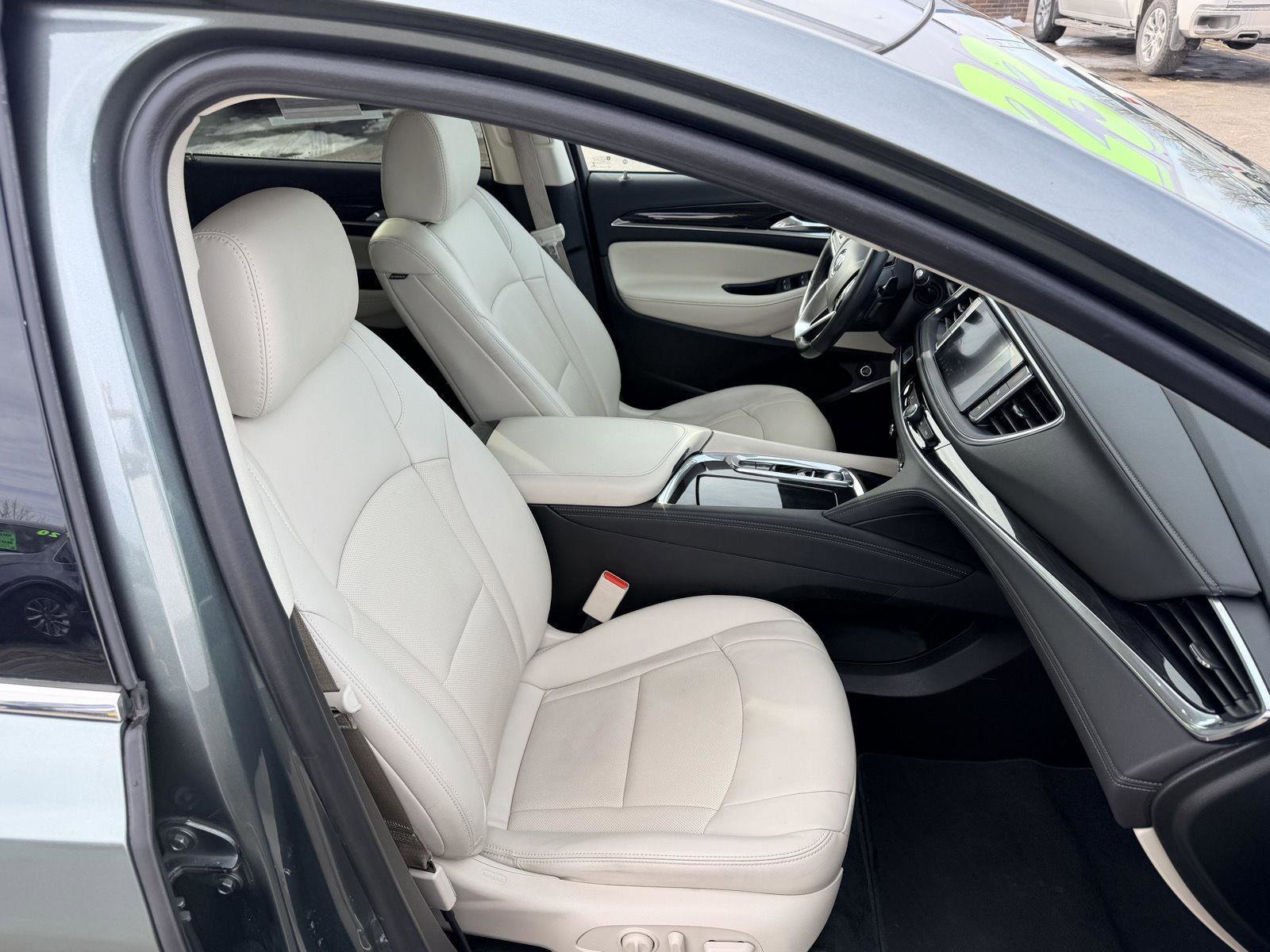 Used 2023 Buick Enclave Essence image 14