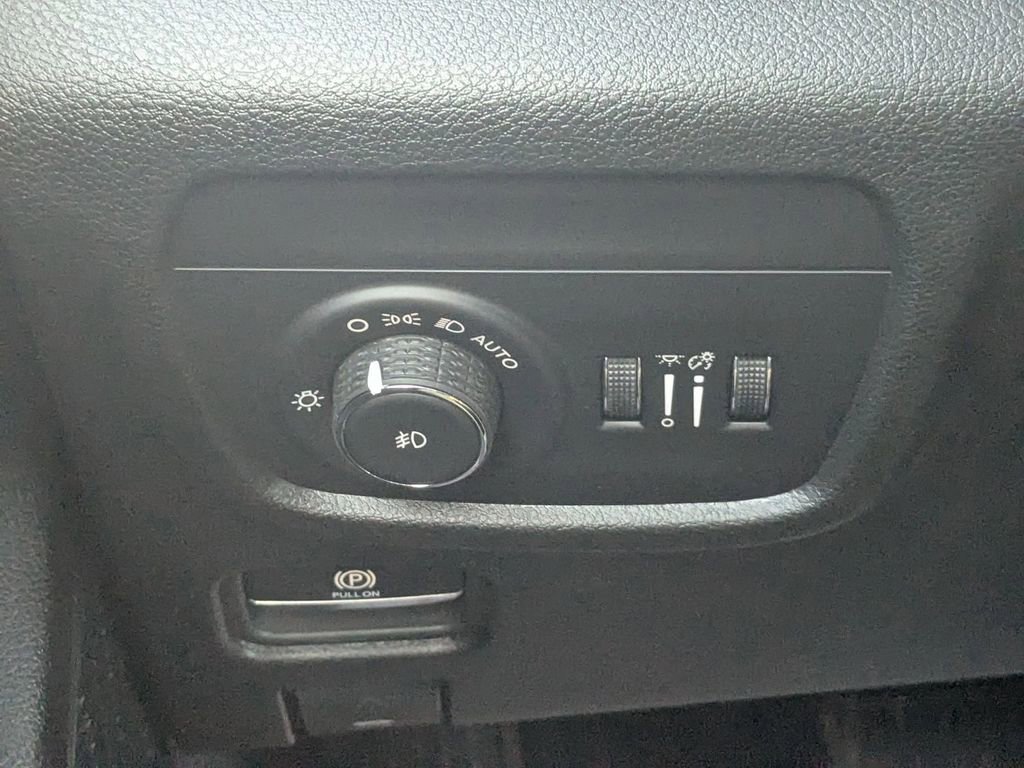 New 2025 Jeep Grand Cherokee Limited w/ Black Appearance Package image 18