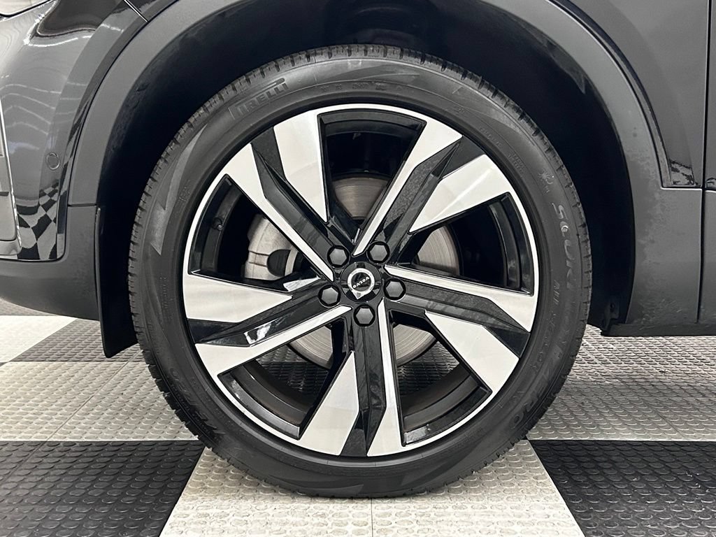 Used 2025 Volvo XC40 B5 Ultra AWD/4WD image 8