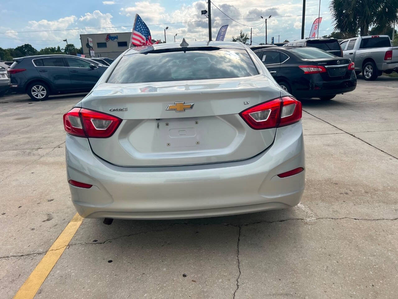 Used 2018 Chevrolet Cruze LT w/ Convenience Package FWD image 6
