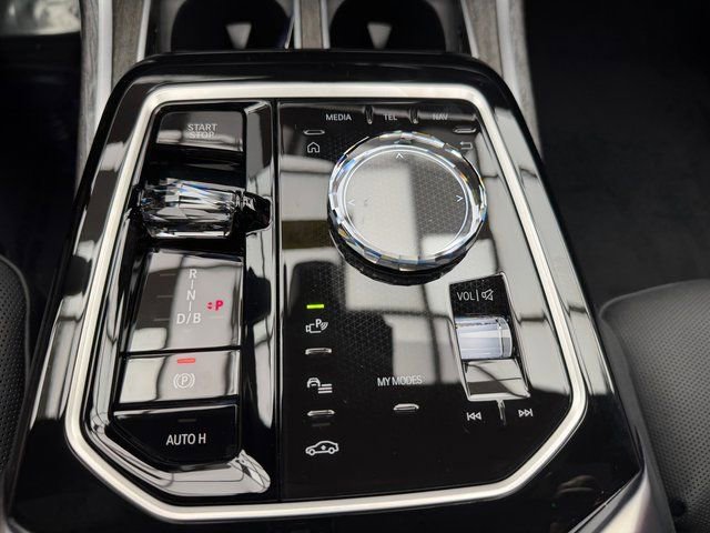 Used 2025 BMW i7 xDrive60 image 21