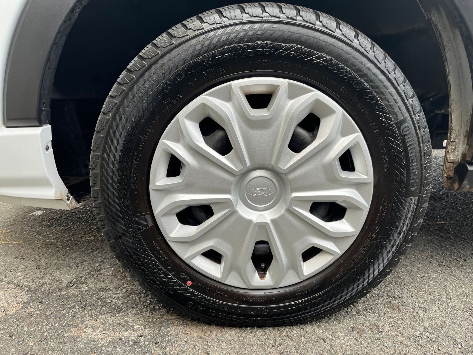 Used 2023 Ford Transit 350 XLT image 32