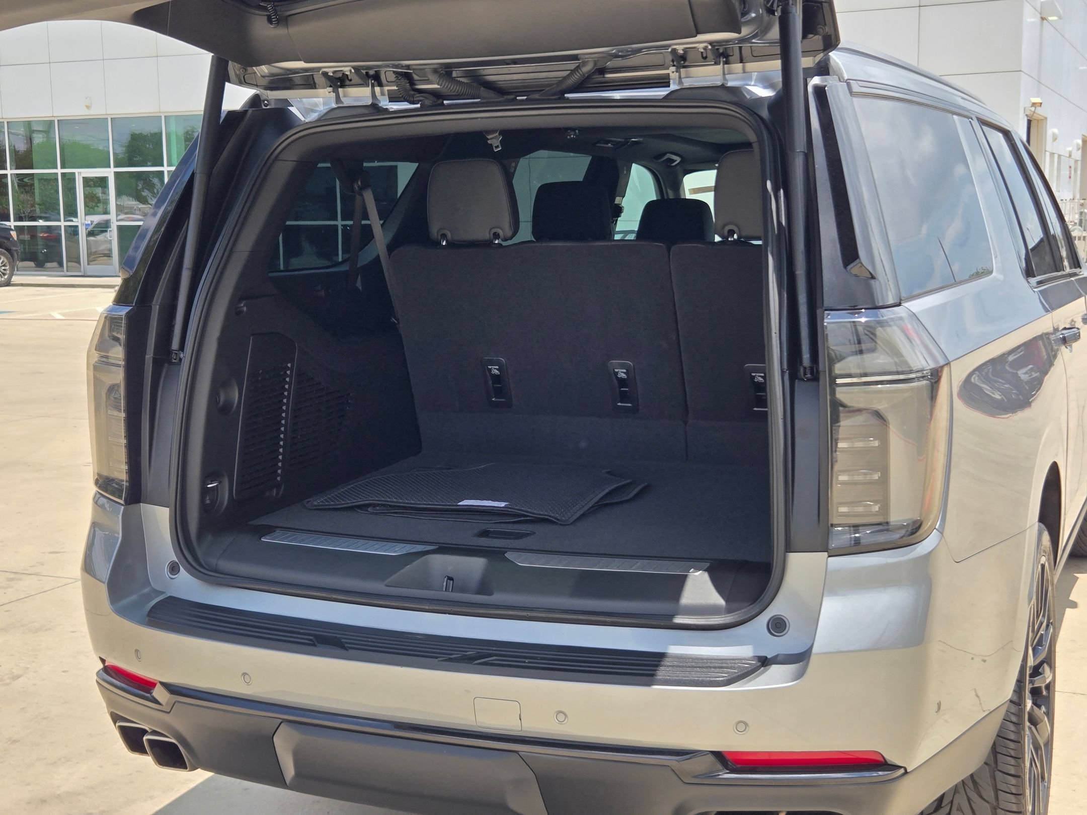 Certified 2025 Chevrolet Suburban High Country AWD/4WD image 27