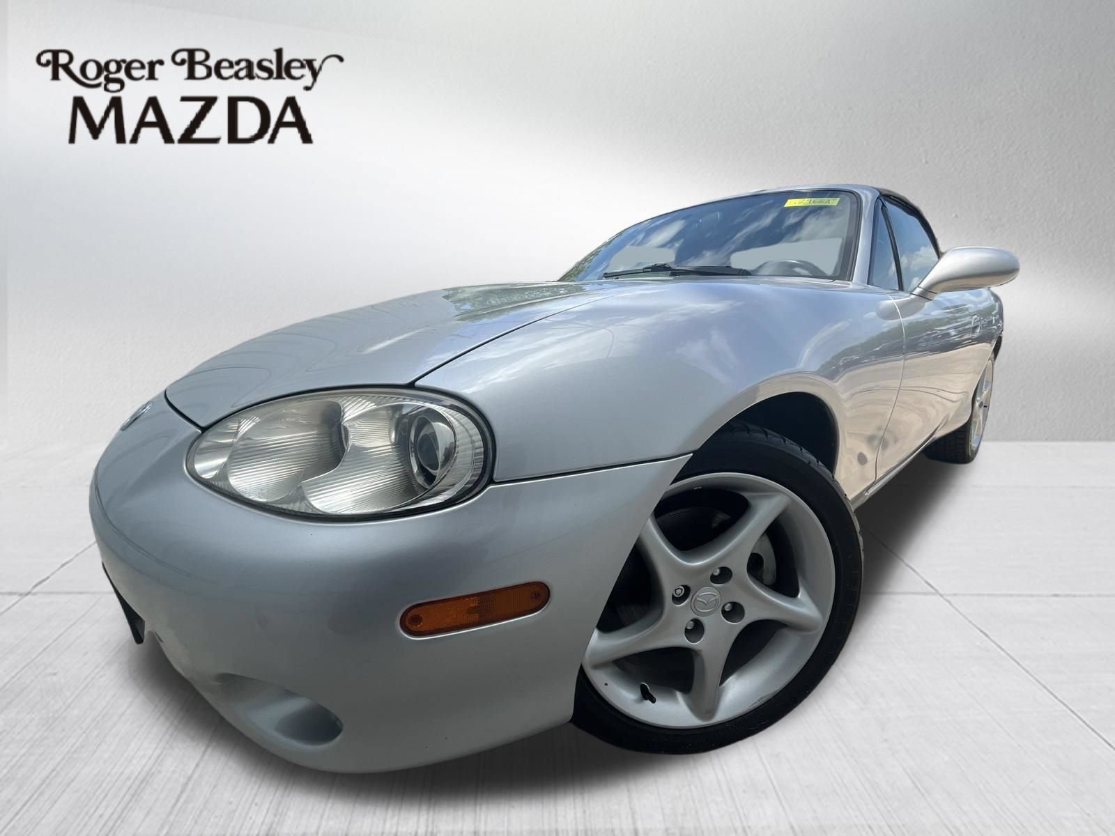 Used 2001 MAZDA MX-5 Miata RWD image 1