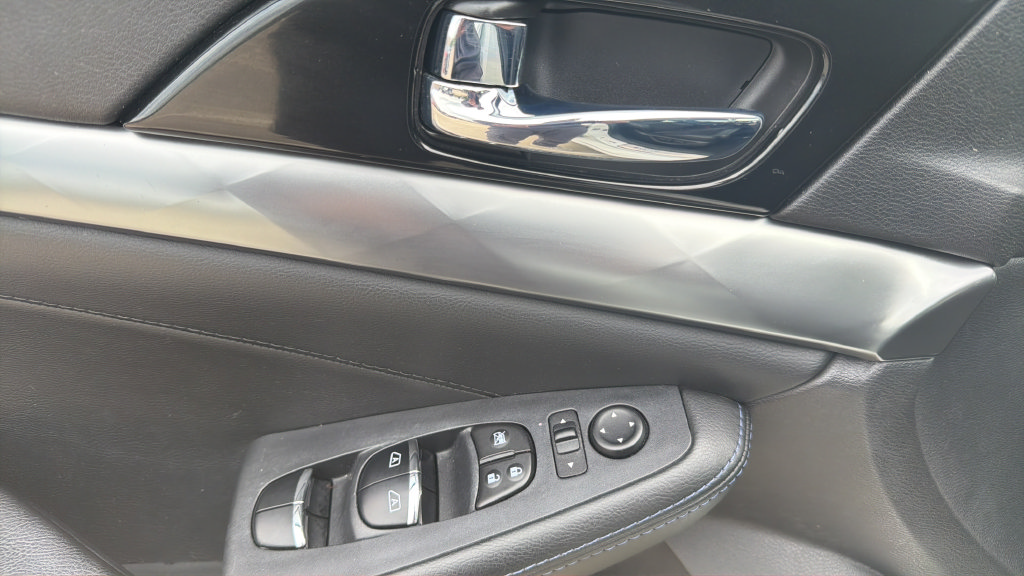 Used 2018 Nissan Maxima SR w/ Interior Lighting Package FWD image 22