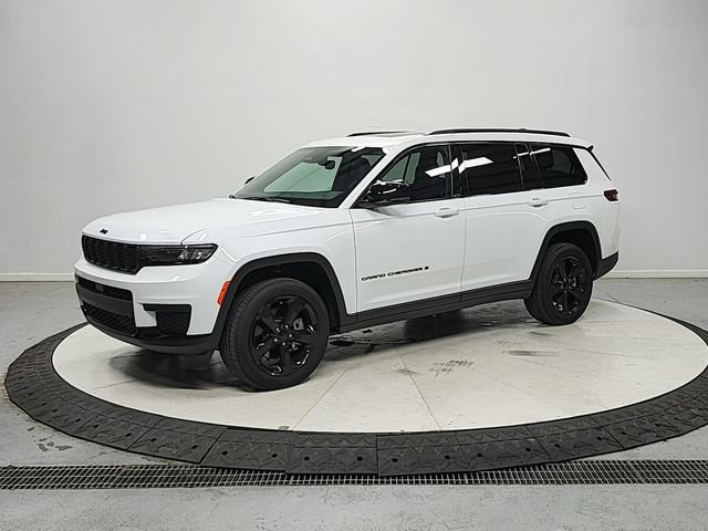 Used 2024 Jeep Grand Cherokee L Altitude RWD image 3