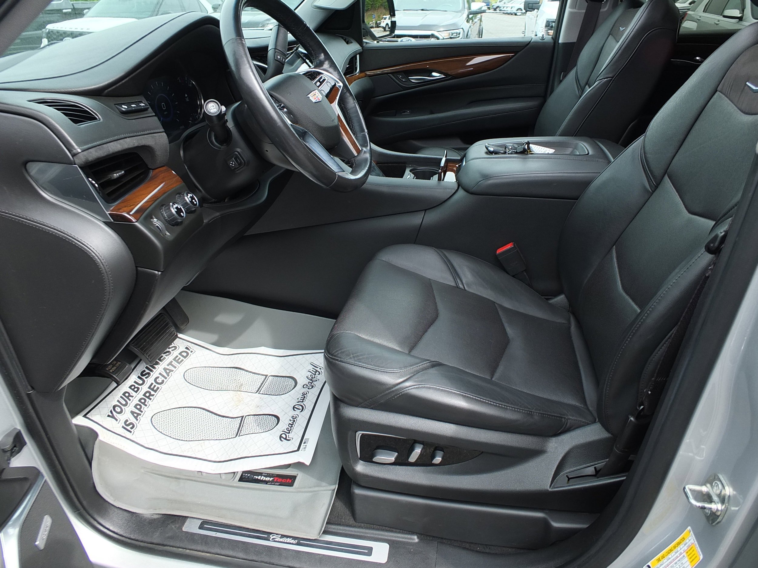 Used 2020 Cadillac Escalade ESV Luxury AWD/4WD image 12