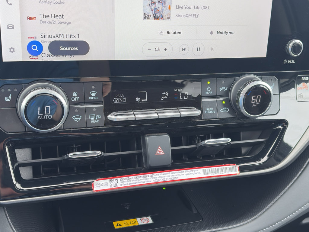 Used 2025 Toyota Highlander XLE image 26