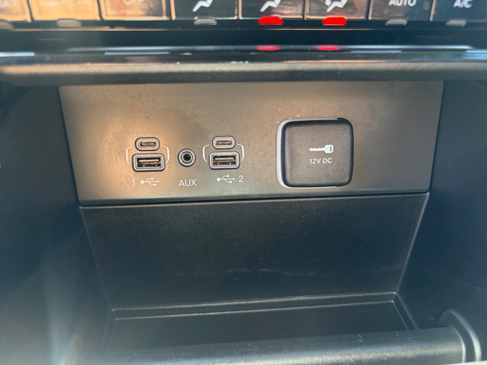 Used 2023 Jeep Grand Cherokee L Limited AWD/4WD image 27