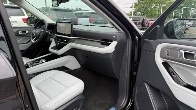 Used 2026 Ford Explorer Platinum w/ LUX Leather Package AWD/4WD image 42