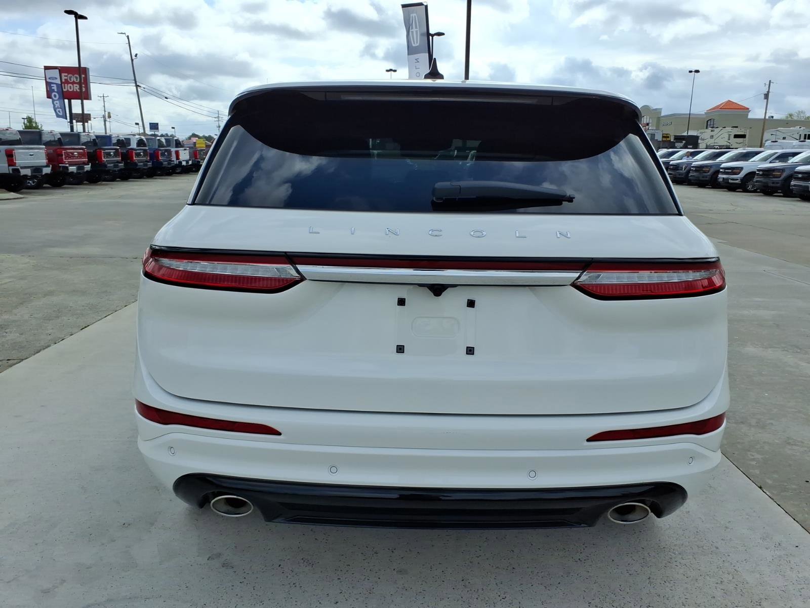 New 2026 Lincoln Corsair Premiere image 3