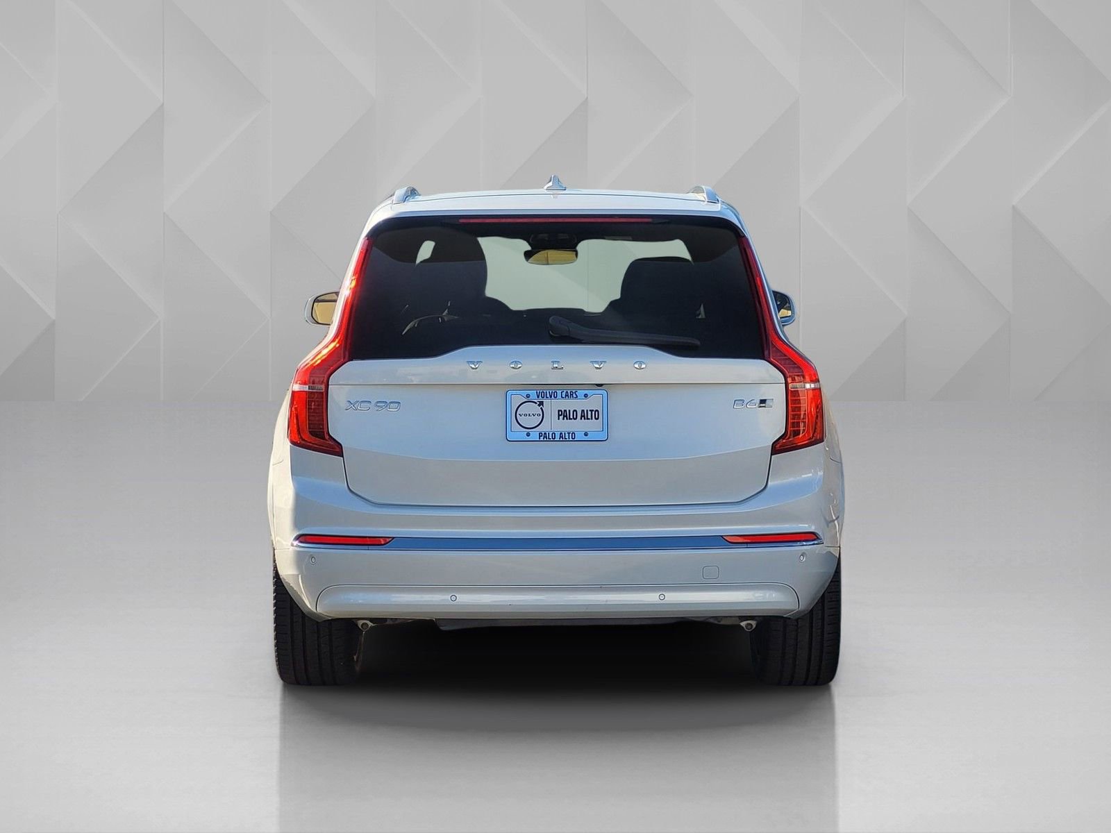 Certified 2023 Volvo XC90 B6 Ultimate w/ Lounge Package image 5