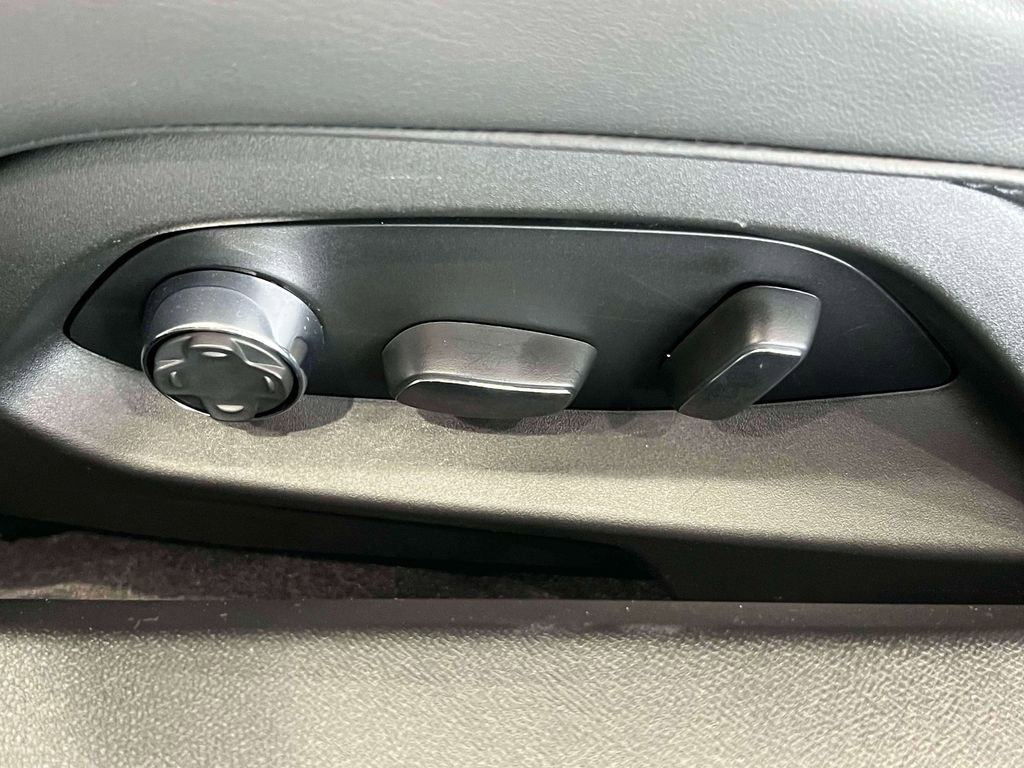 Used 2023 Chevrolet Corvette Z06 w/ Stealth Interior Trim Package image 16