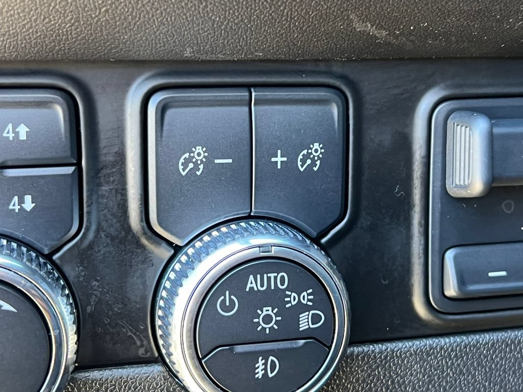 Used 2024 GMC Yukon XL SLT w/ SLT Luxury Package AWD/4WD image 23