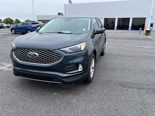 Used 2024 Ford Edge SEL w/ Convenience Package AWD/4WD image 3