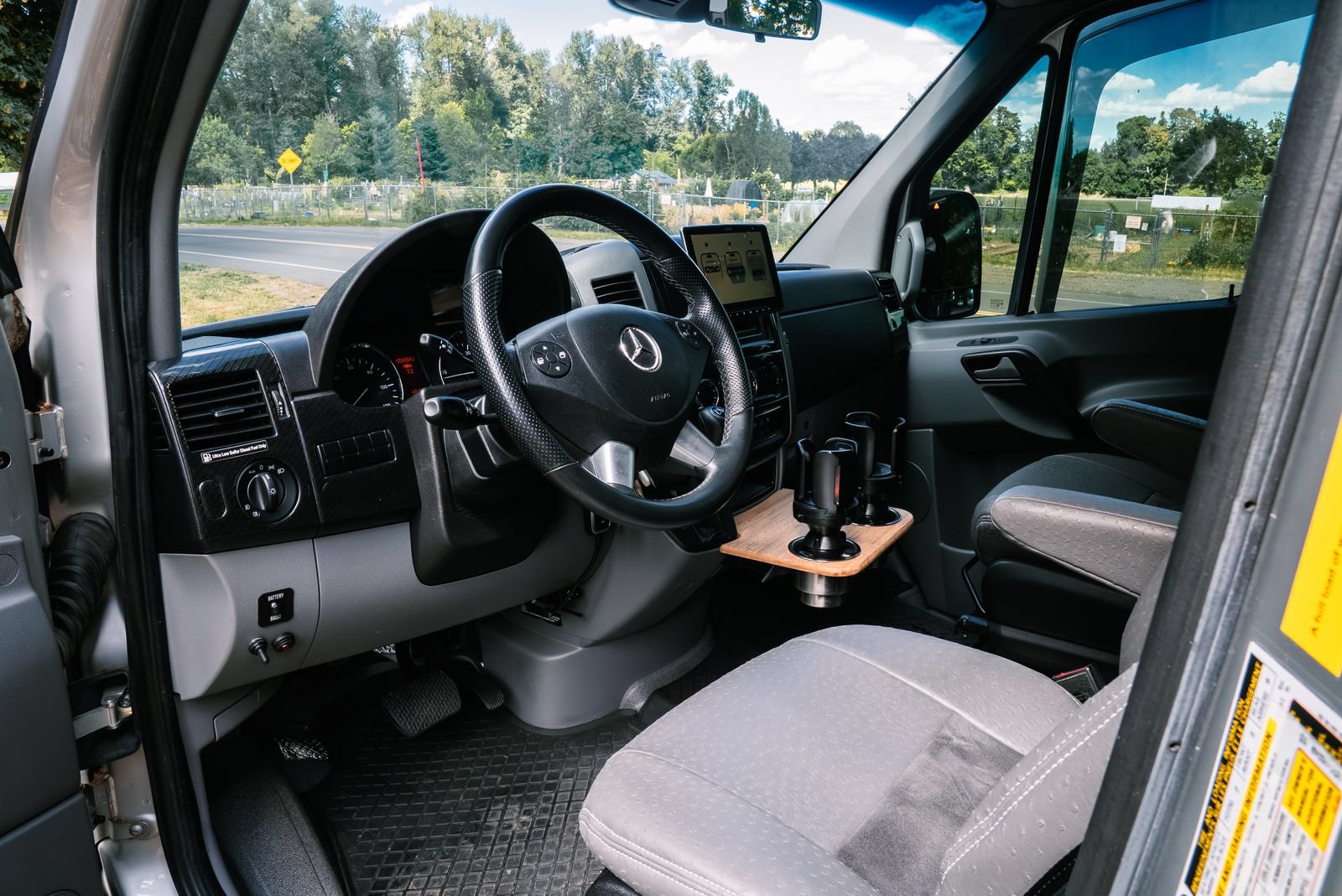 Used 2018 Mercedes-Benz Sprinter 2500 image 33
