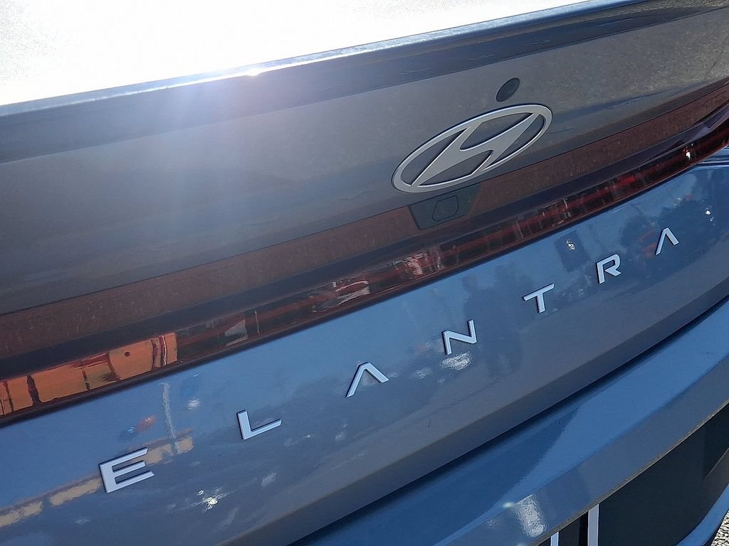 Used 2025 Hyundai Elantra SEL w/ Cargo Package FWD image 31