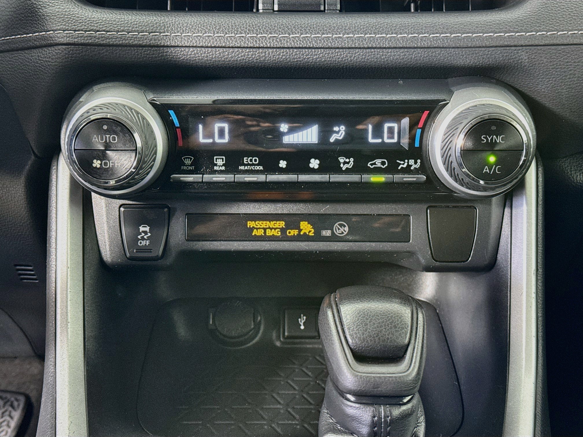 Used 2020 Toyota RAV4 LE AWD/4WD image 15