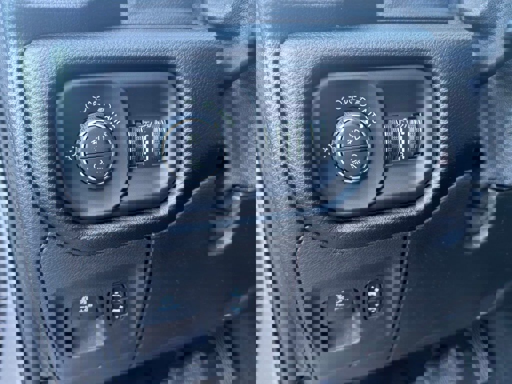 Used 2019 RAM 1500 Laramie image 14