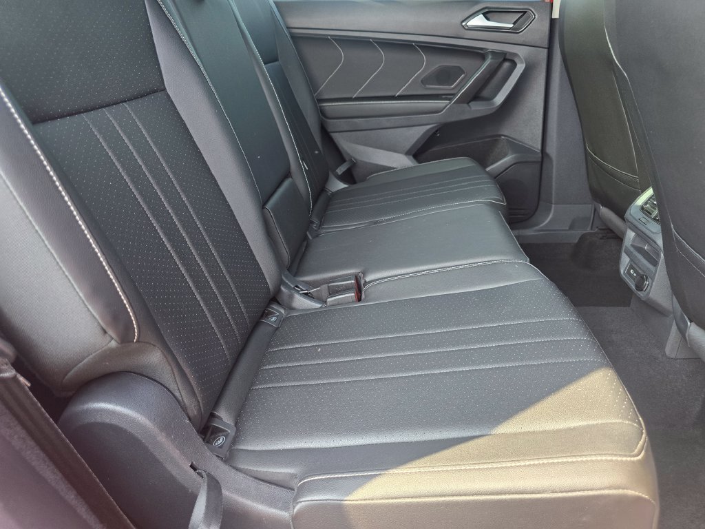 Used 2023 Volkswagen Tiguan SE FWD image 18