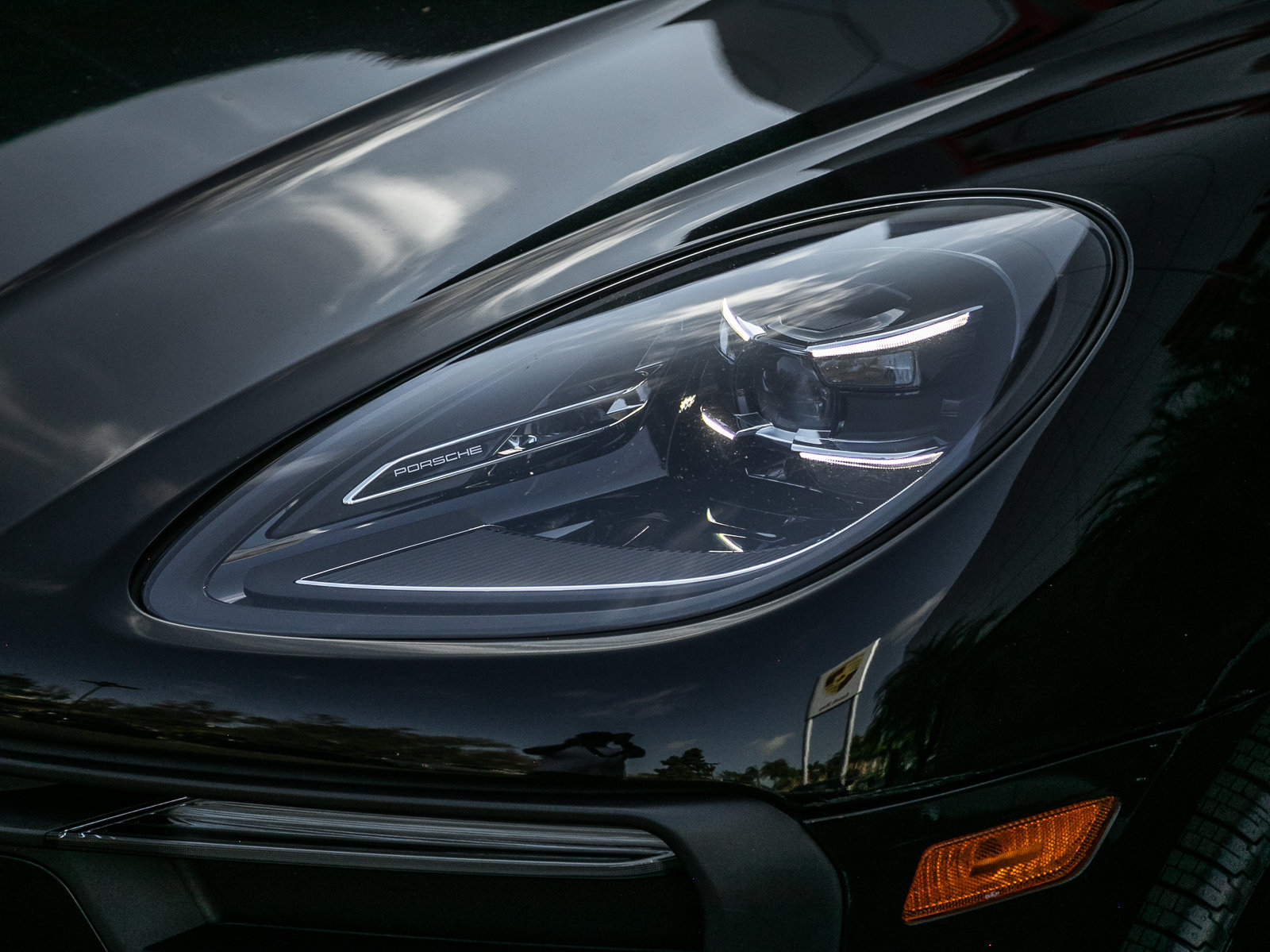 Certified 2023 Porsche Macan AWD/4WD image 27